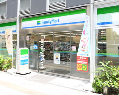 【周辺】 | スパシエグラフィカレジデンス　14035 | ファミリーマート 板橋本町駅北店まで399ｍ
