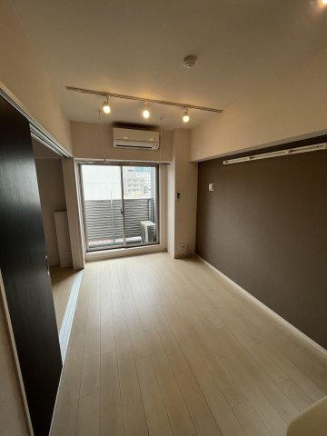 【居間・リビング】 | WE渡辺通り | 別号室の写真になります。現況優先。