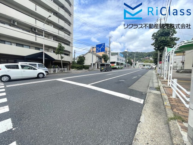 グランドプラザ菊水の周辺|マンション前の道路です