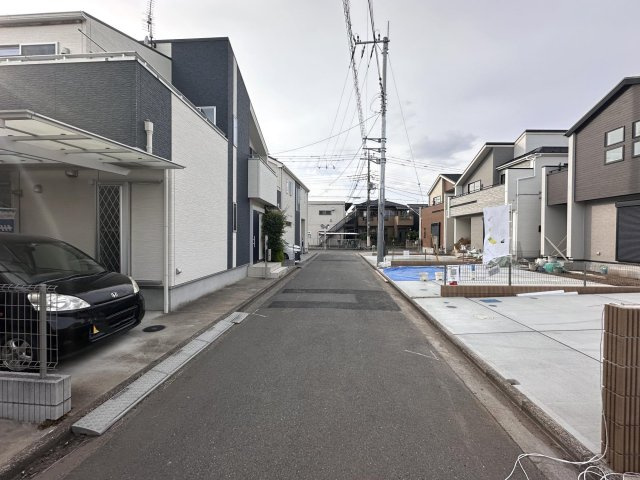 月々１０万円台～　新築戸建　川越市砂新田2期の前面道路含む現地写真|南西側 約4.2ｍ公道