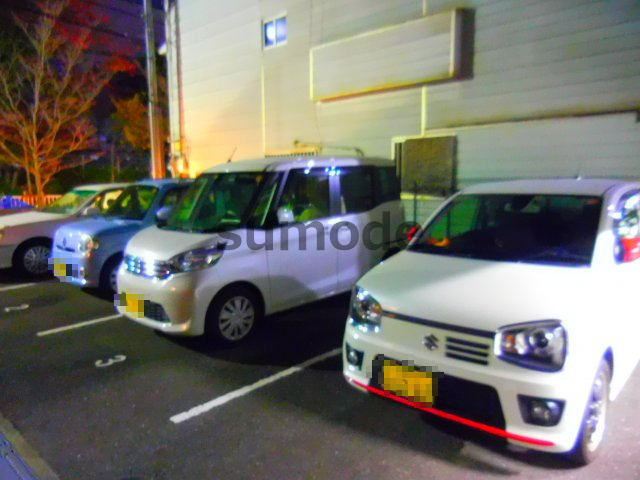 エクレール善の駐車場