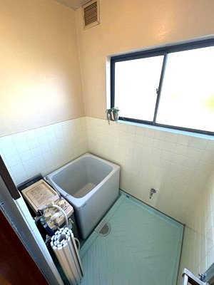 【浴室】 | 富士ハイム | 換気のできる窓のある浴室です♪ゆったりお風呂に浸かって一日の疲れもすっきりリフレッシュできますね☆