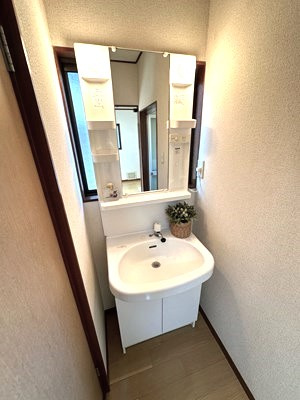 【洗面所】 | 富士ハイム | ファミリータイプには必ず欲しい独立洗面台付きで朝の準備もらくらく♪お化粧するときに大活躍ですね！