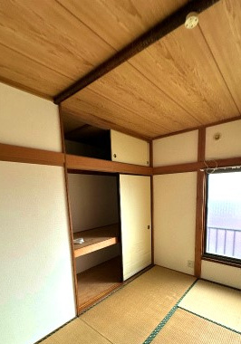 【収納】 | 富士ハイム | 和室6帖のお部屋にある天袋付き押入れです！押入れはかさばるお布団や季節のお洋服を収納するのに便利！