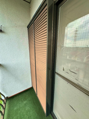 【セキュリティ】 | 富士ハイム | 雨戸付きなので夜やお出かけ時も安心です！雨戸は冬場の寒さ対策にもなります◎