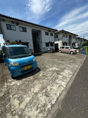 【駐車場】 | 富士ハイム | いつでも目の届く敷地内に駐車場があります♪お車をお持ちの方におすすめです！