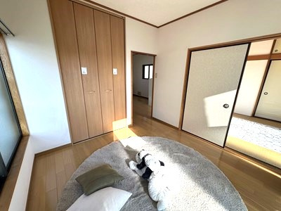【洋室】 | 富士ハイム | 南西向き洋室4帖☆クローゼットがあります♪お洋服をたくさんお持ちの方でも安心の収納力です◎