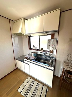 【キッチン】 | 富士ハイム | 換気のできる窓のあるキッチンはガスコンロ設置可能☆場所を取るお鍋やお皿もすっきり収納できます♪