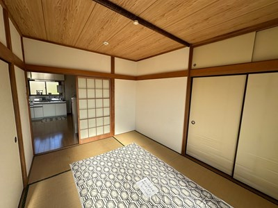 【寝室】 | 富士ハイム | 南西向き和室6帖☆天袋付き押入れがあります♪寝具をすっきり収納できるので和室は寝室にもオススメ☆