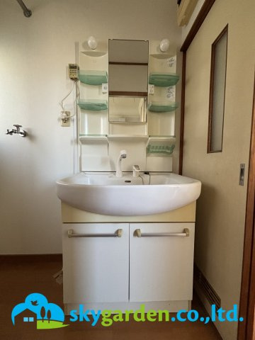 伊勢原市坪ノ内　中古戸建の玄関