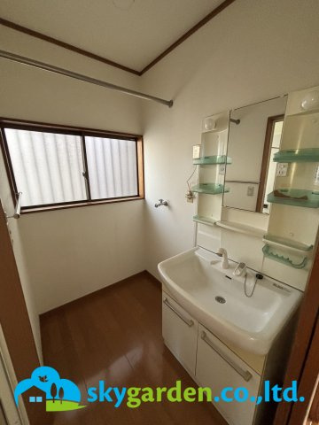 伊勢原市坪ノ内　中古戸建の玄関