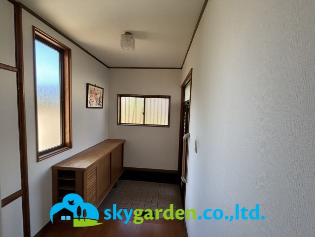 伊勢原市坪ノ内　中古戸建の玄関