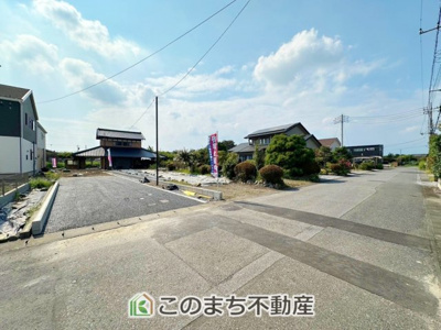 【前面道路含む現地写真】 | Cradlegarden栃木市西方町金崎第1 | 前面道路は広々としてます！運転が苦手な方でもお車の出し入れ簡単で安心です☆
