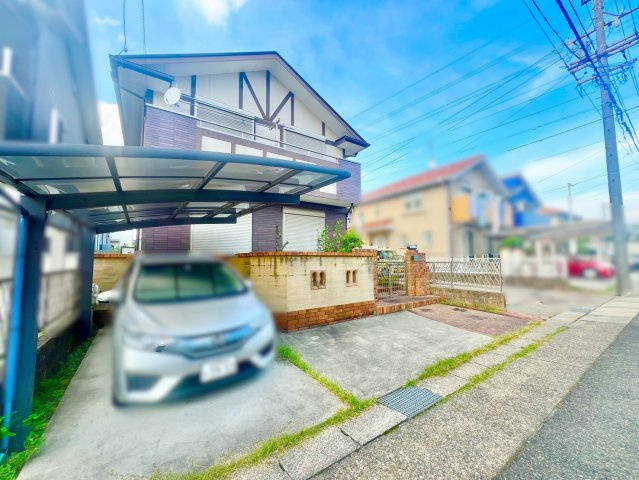 名東区猪高台一丁目戸建の駐車場|駐車場は2台分あり！