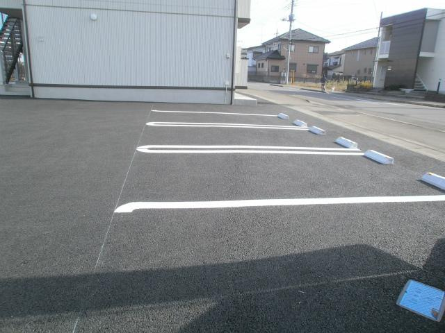 グリッター・プルースの駐車場