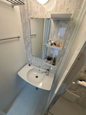 【洗面所】 | ガーデン平尾PAT1 | 独立洗面台付きで朝の準備もらくらく♪お化粧するときに大活躍ですね！