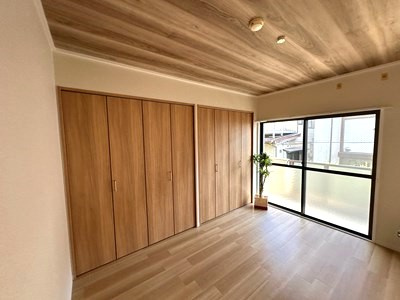 【洋室】 | ガーデン平尾PAT1 | 南向き洋室6帖☆バルコニーに繋がる陽当たりの良いお部屋です！ベッドを置いて寝室にするのもオススメです☆