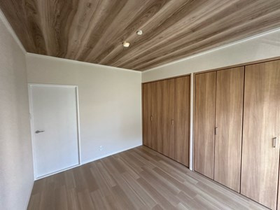 【寝室】 | ガーデン平尾PAT1 | 南向き洋室6帖☆クローゼットが2ヶ所あります♪お洋服の多い方もお部屋が片付いて快適に過ごせますね！