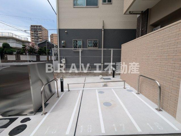 ウィルコート大今里西 BRAVI不動産の駐車場