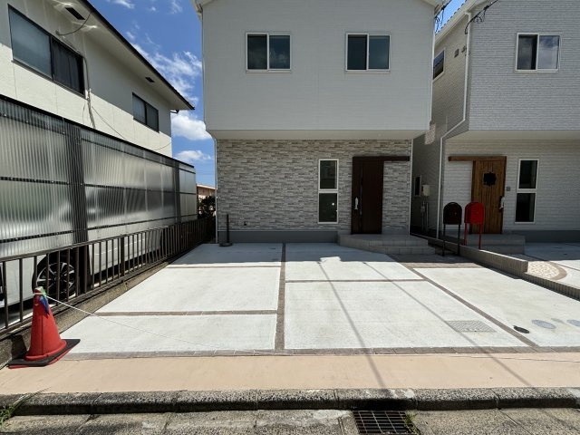 新築戸建　安東５丁目（２／２）の駐車場