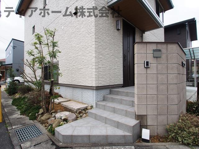 すみれ野１丁目戸建のエントランス