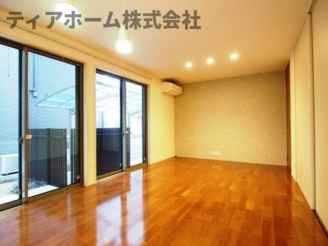 すみれ野１丁目戸建の居間・リビング