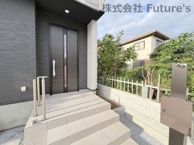 吉川市吉川二丁目　新築戸建　全3棟　3号棟のエントランス|玄関アプローチ