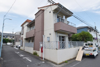 【外観】 | さほど大きなサイズではありませんが、清潔感があり、好感の持てるマンション外観。ぜひ一度、現地でご覧ください。～即日のご見学可能～　お問合せはお気軽にどうぞ。