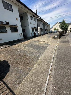 【駐車場】 | 第一富士ハイムB | いつでも目の届く敷地内に駐車場があります♪荷物がかさばりがちなお買物にも、敷地内駐車場があると便利ですよね☆
