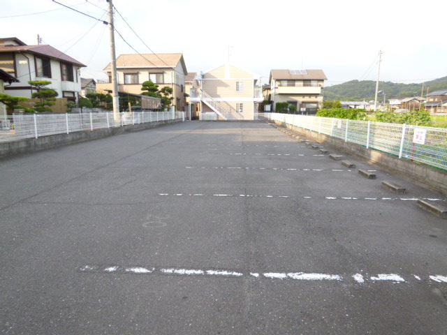倉敷市福田町古新田のアパートの駐車場