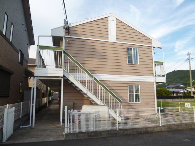 倉敷市福田町古新田のアパートの外観