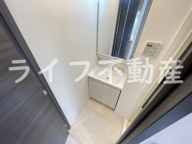 ファーストフィオーレ大阪城イーストの洗面所|広い洗面スペース