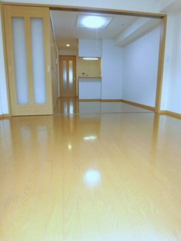 プラタ　エムⅢの居間・リビング|こちらのリビングで趣味の時間をお楽しみください