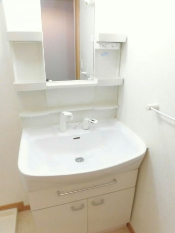 プラタ　エムⅢの洗面所|広い洗面スペース