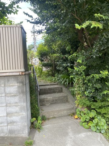 【 売主 】横浜市金沢区富岡西2丁目　戸建の外観|入口