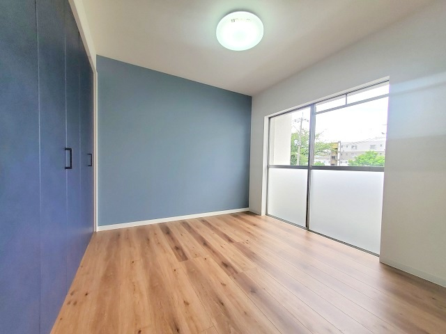 【洋室】 | ■□香里三井団地A13棟□■ | 主寝室は大容量の収納スペース付き！