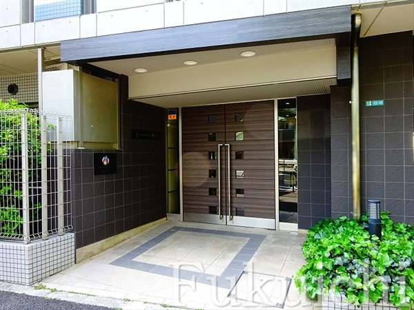 コンフォリア目黒八雲のエントランス