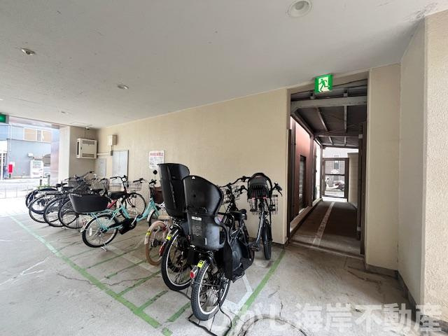 湘南平塚スカイマンションの駐車場|新規リフォーム完了！敷地内駐輪場