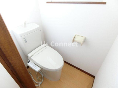 【トイレ】 | ひより台インプスＡ棟 | 温水洗浄便座付きのトイレ。