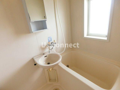 【浴室】 | ひより台インプスＡ棟 | 追焚き機能付きのお風呂。お風呂にも窓があります。