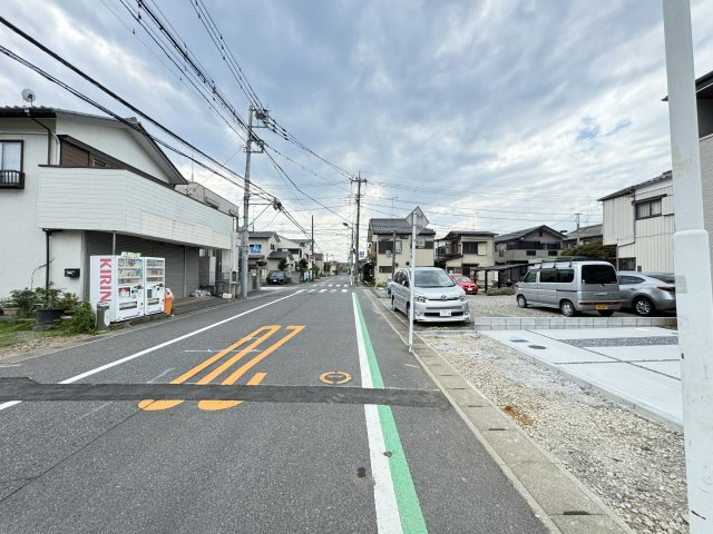 松戸市小山新築戸建【南部小学校：2分】の前面道路含む現地写真|南側前面道路

