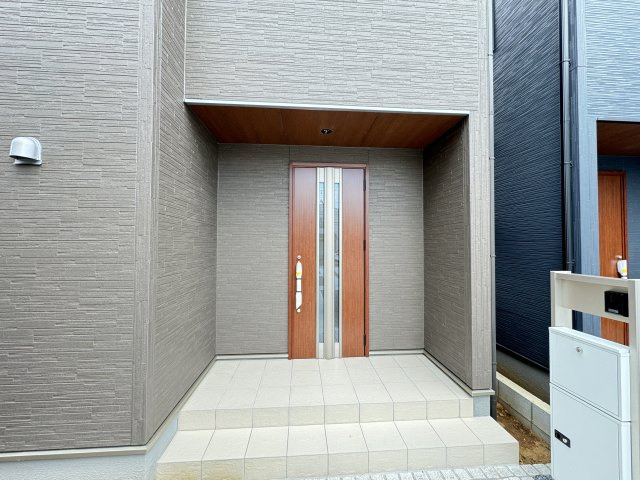 松戸市小山新築戸建【南部小学校：2分】のエントランス|エントランス・玄関ポーチ