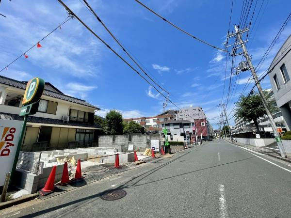 横浜市保土ケ谷区岩井町の新築一戸建の前面道路含む現地写真|周辺環境も合わせてご案内させて頂きます！
お気軽にお問い合わせ下さい！