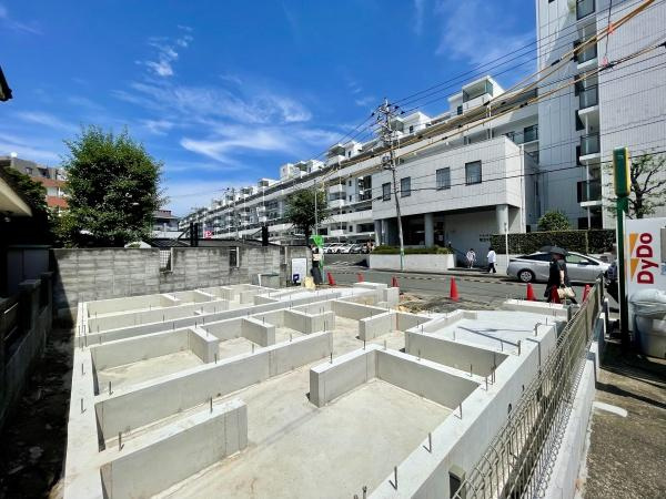 横浜市保土ケ谷区岩井町の新築一戸建の前面道路含む現地写真|現在建築中ですが、住環境を現地にてご確認下さい！
周辺環境も合わせてご案内させて頂きます！