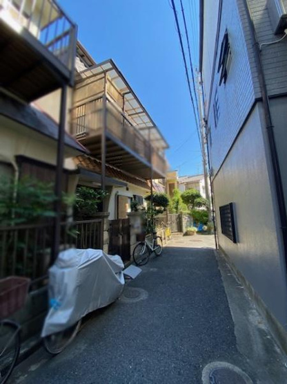 【前面道路含む現地写真】