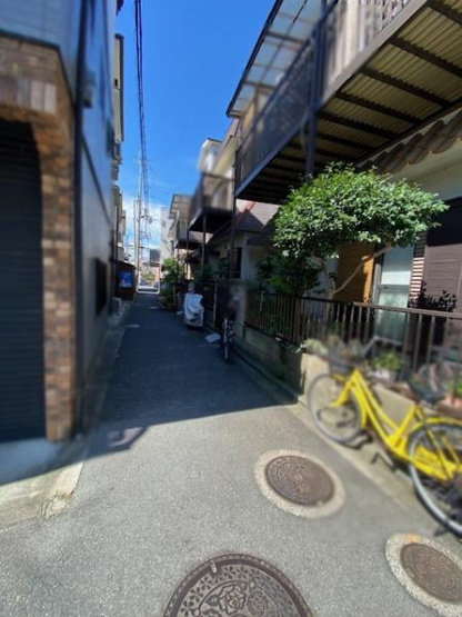 【前面道路含む現地写真】