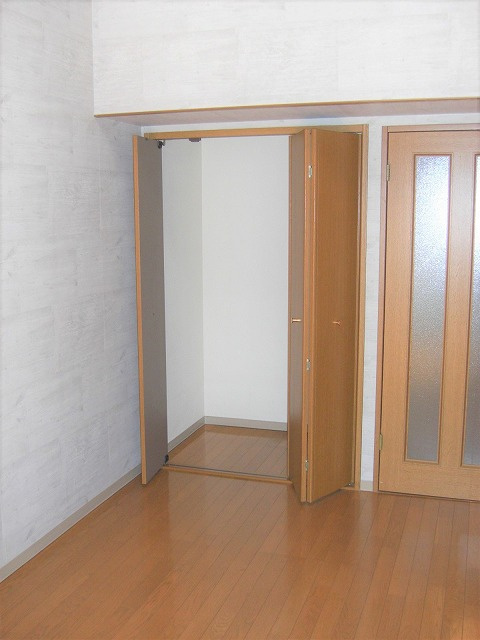杉井流　一棟売マンションの収納|洋室にはクローゼットが設置されています。