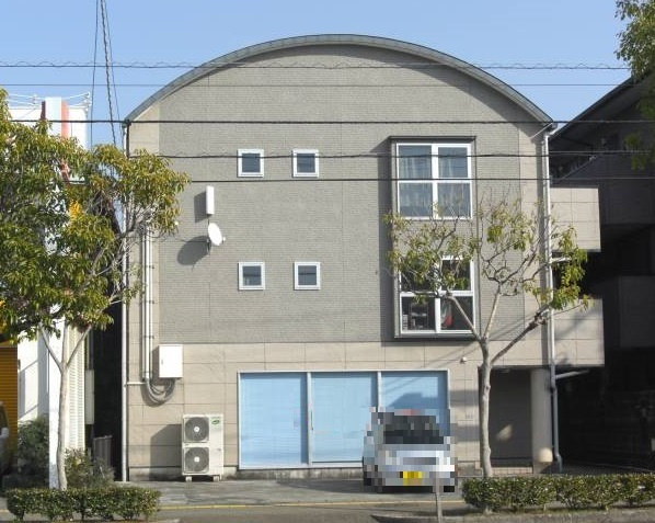 杉井流　一棟売マンションの外観パース|アール型の屋根を採用。建物の外観が柔らかく優しい印象です。