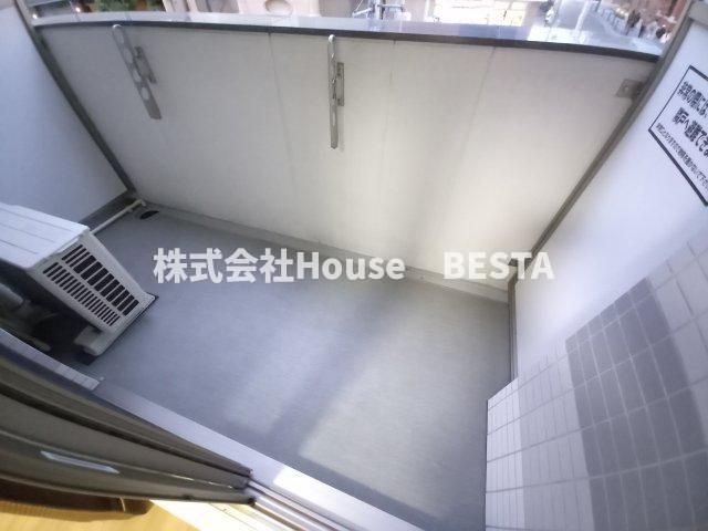 プレサンスみなと元町駅前のバルコニー