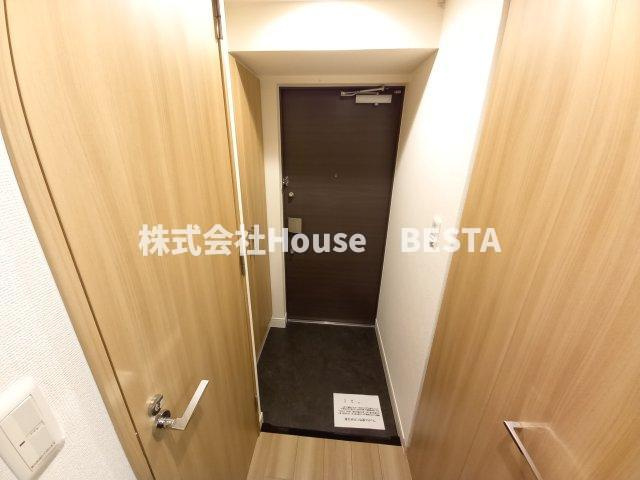 プレサンスみなと元町駅前の玄関